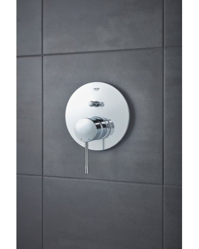 Смеситель скрытого монтажа на 2 потребителя Grohe Essence New (24058001)