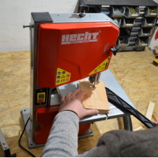 Ленточная пила по дереву HECHT 8925