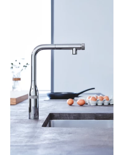 Змішувач для кухні з висувним виливом Grohe Essence SmartControl (31615000)